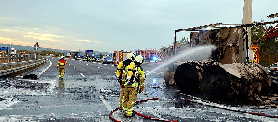 Zu einem Fahrzeugbrand alarmierte die Feuerwehr Dresden am 21.10.2024 den THW-Ortsverband Dresden auf die BAB 4 um 15.30 Uhr.